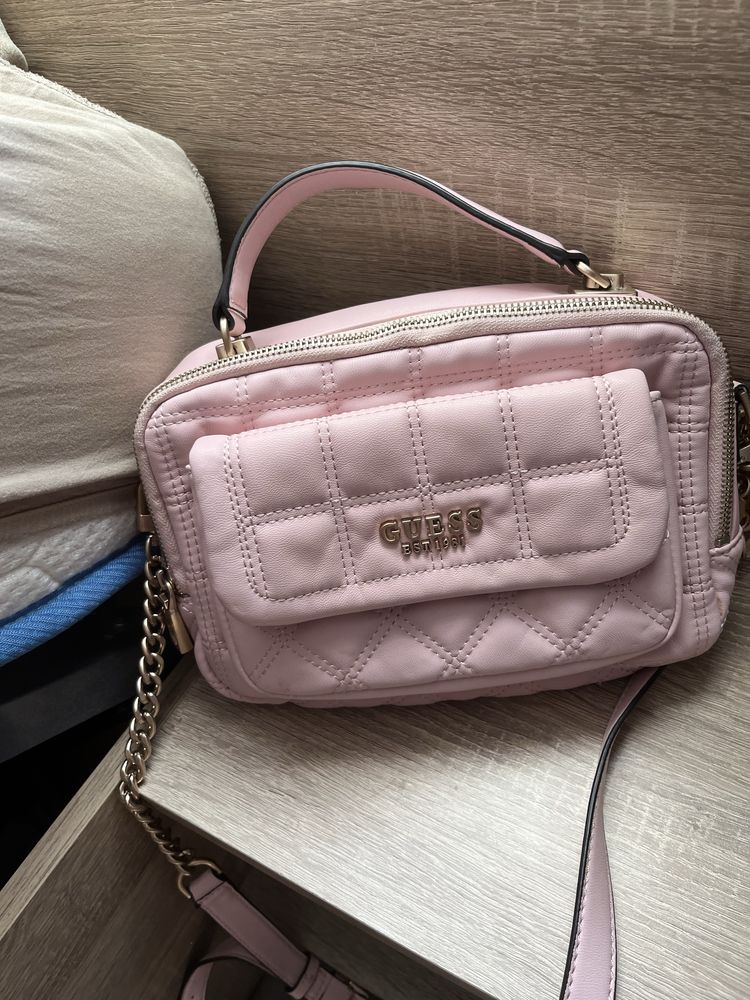 Дамска чанта Guess