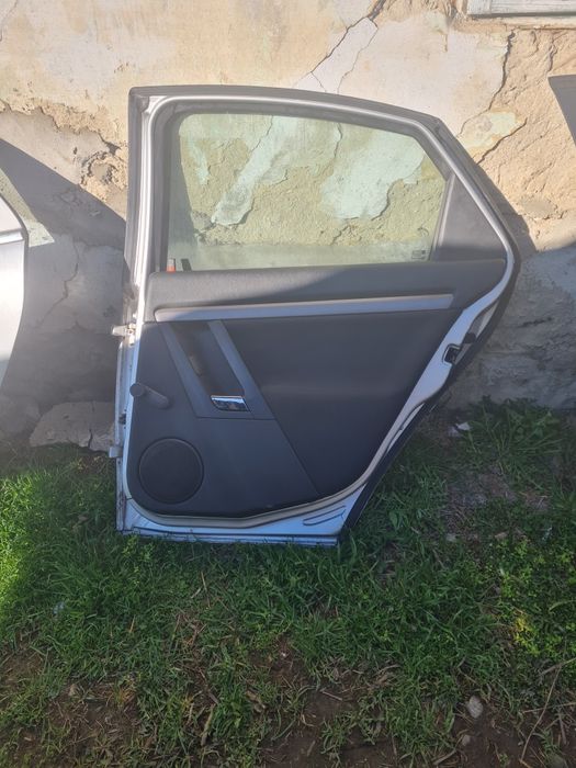 Vând uși spate stânga, dreapta haion,geamuri fixe Opel Vectra C 1.9