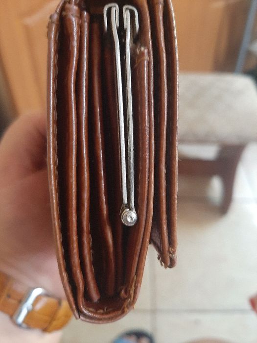 Vand portofel din piele veritabilă pentru dame