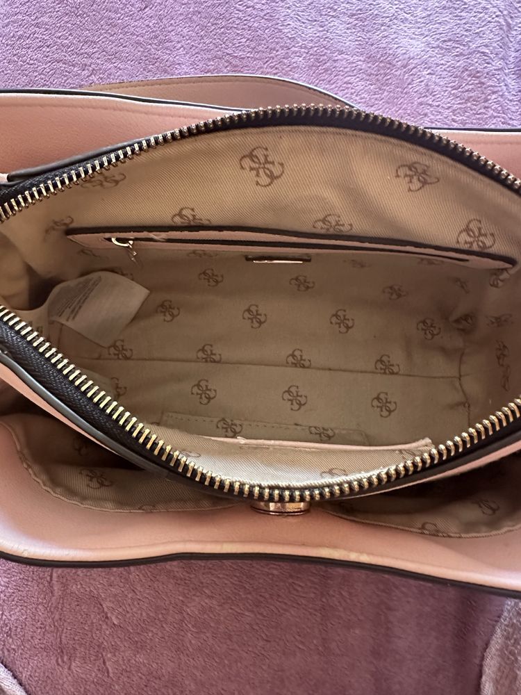 Дамска чанта Guess
