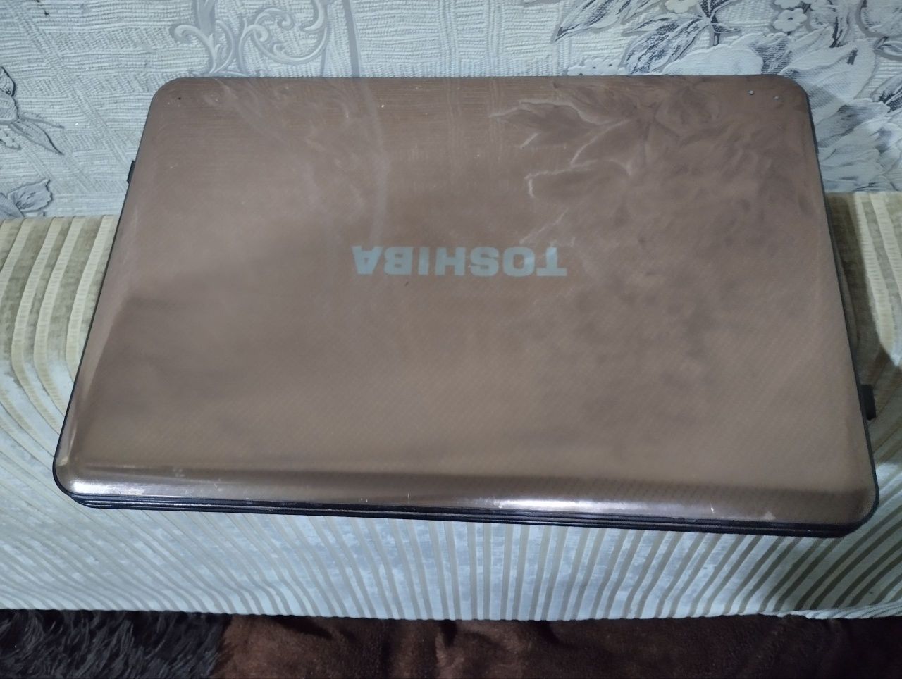 Ноутбук Toshiba.