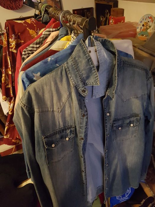 Wrangler camasa cu masurile in poza