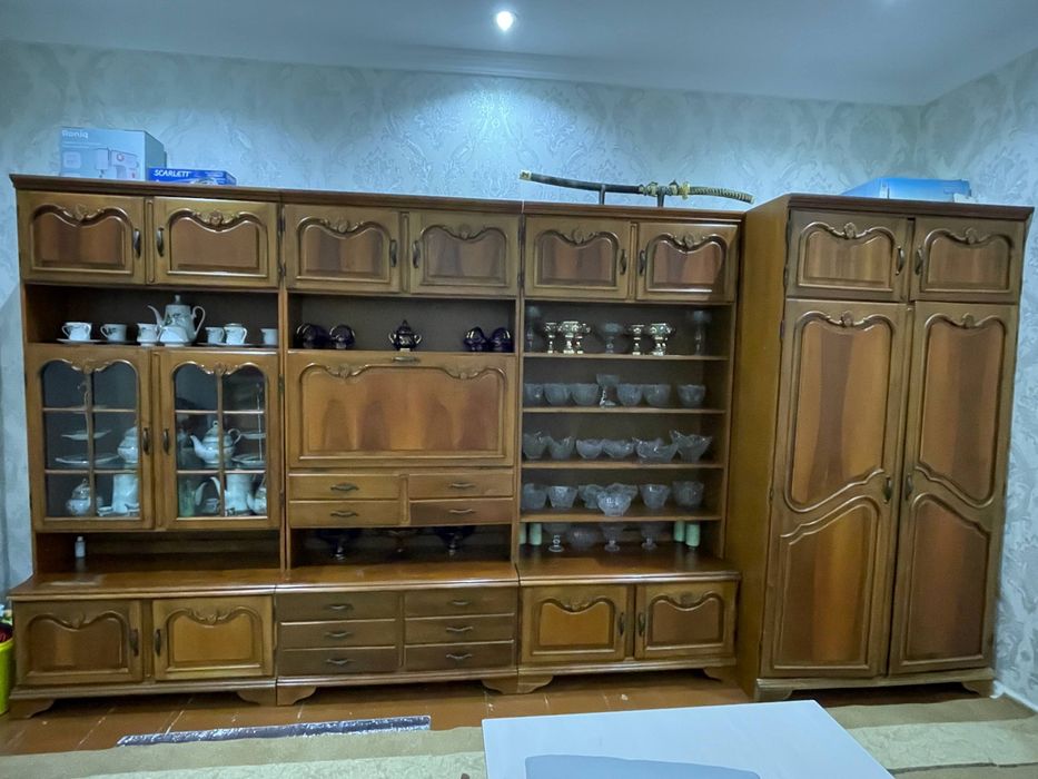 Продам руменскую деревянную стенку