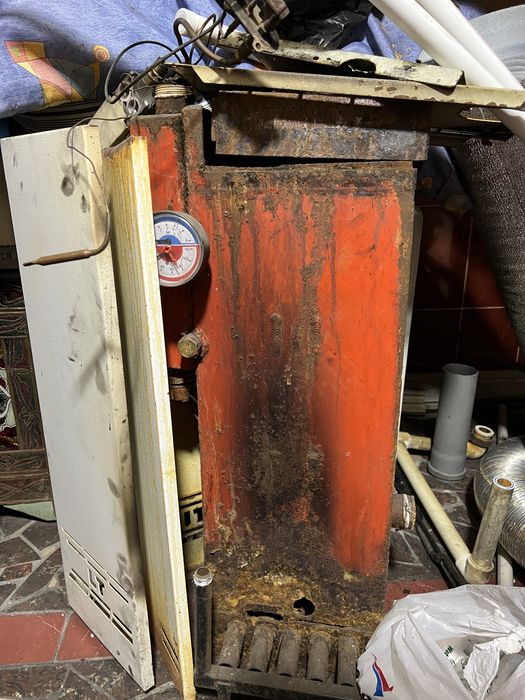 Продается котел.  Работает