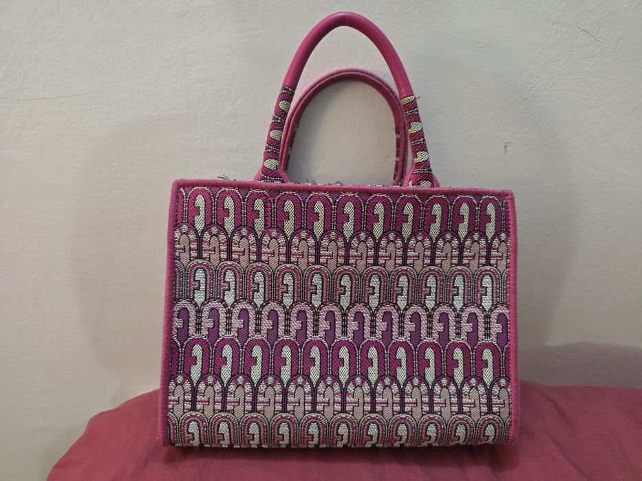 Geanta Furla roz noua