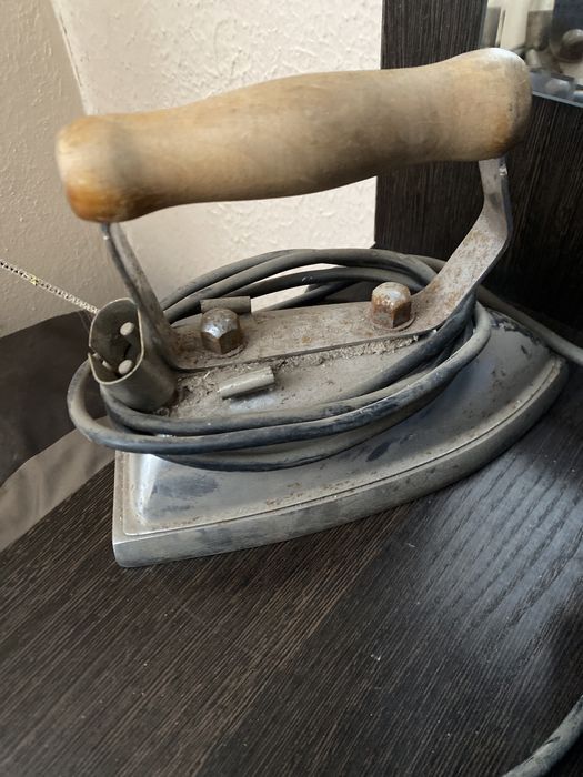 Продам утюг советский