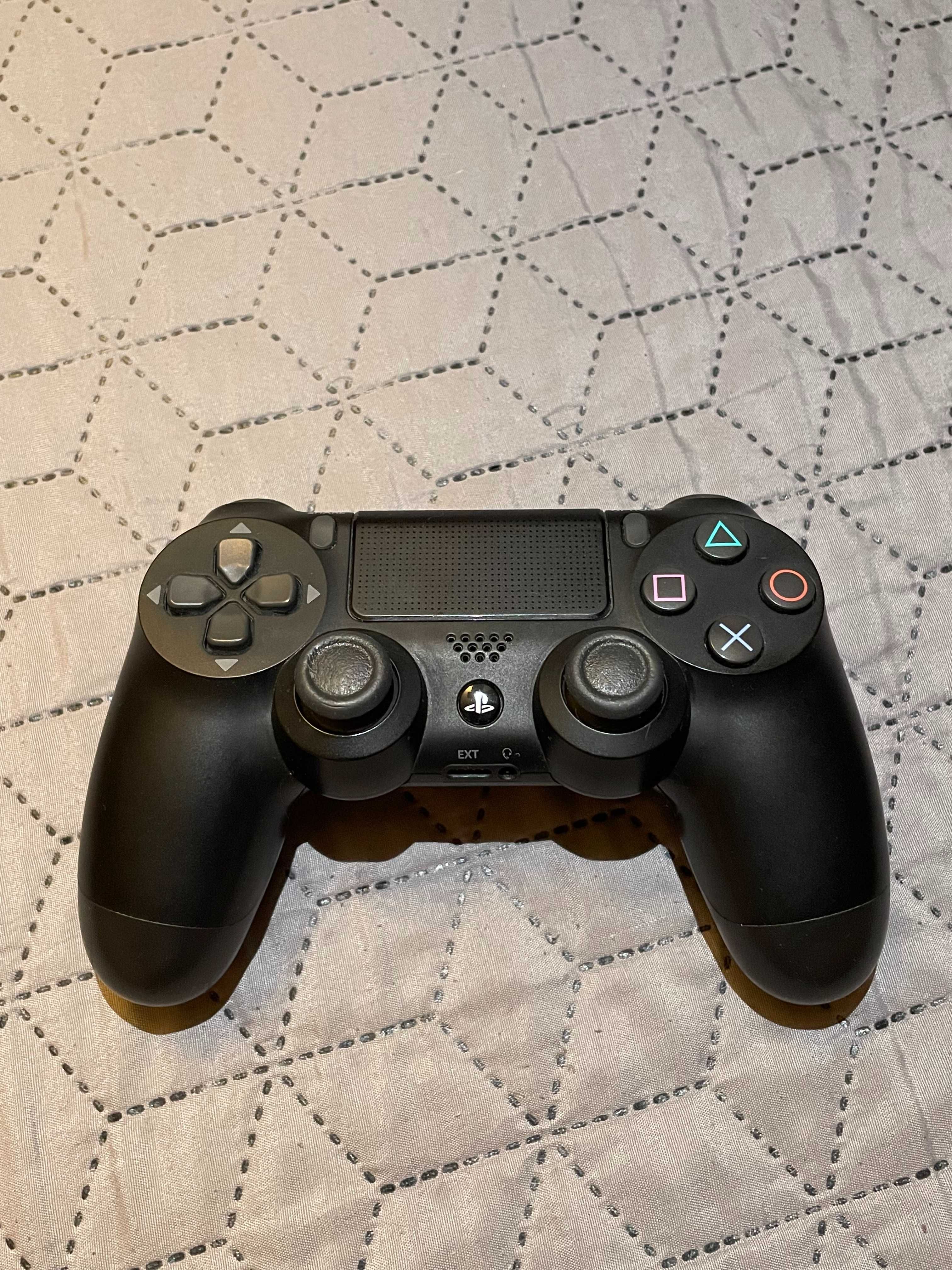 Playstation 4 Pro 1TB-комплект с джойстик и FIFA 20-отлично състояние