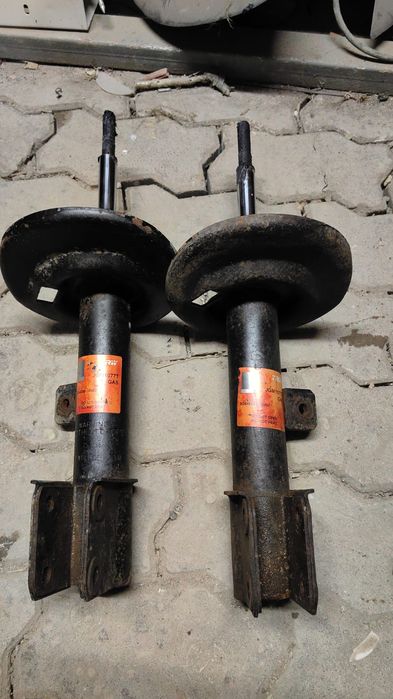 Амортизаторы на Ниссан Тиида