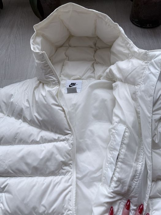 Пухено зимно яке NIKE