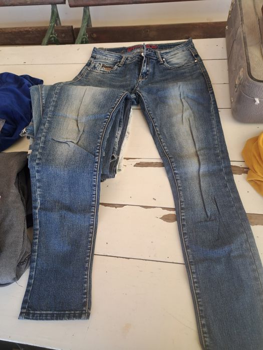 Женские стильные джинсы