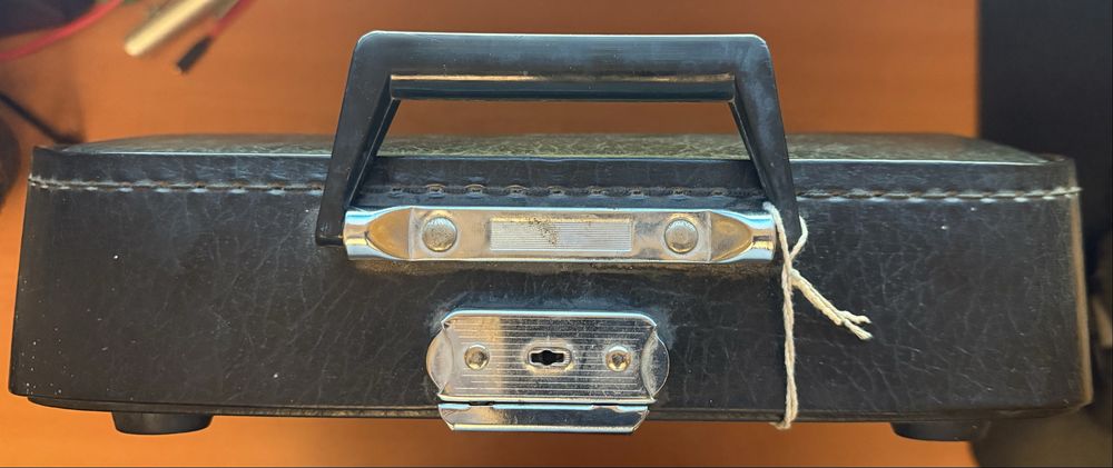 Български пишещи машини Марица 11 и Ерика пълен комплект с документите