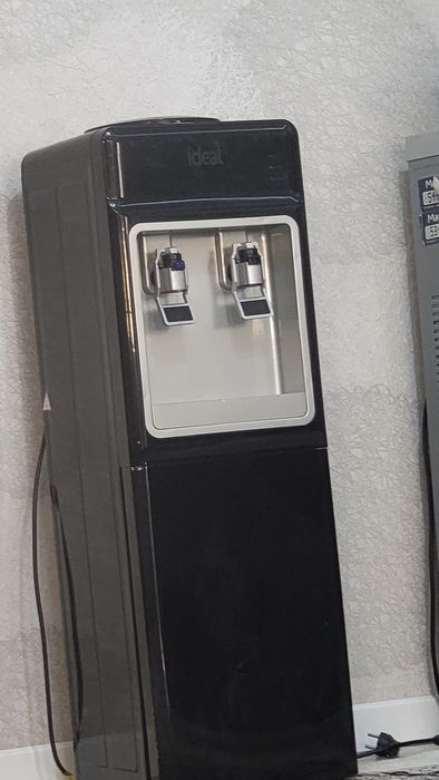 Кулер для воды уступк есть