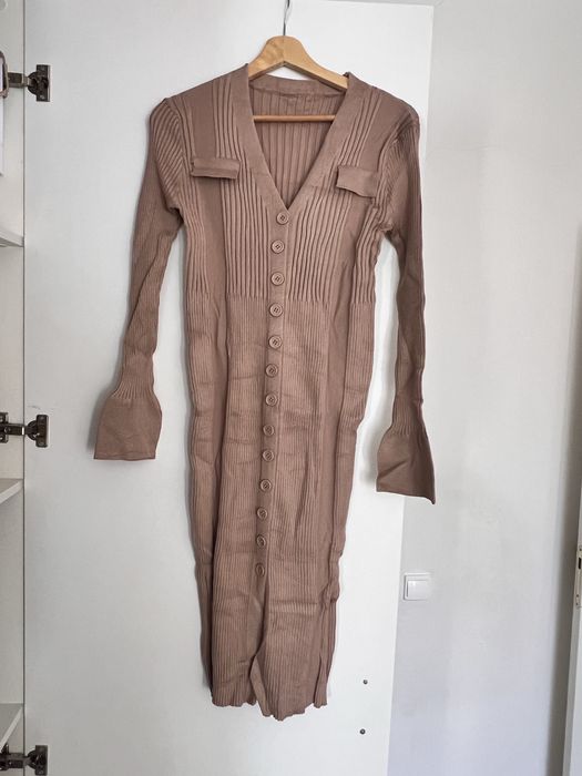 Продаю платья в хорошем состоянии. Размеры s новые