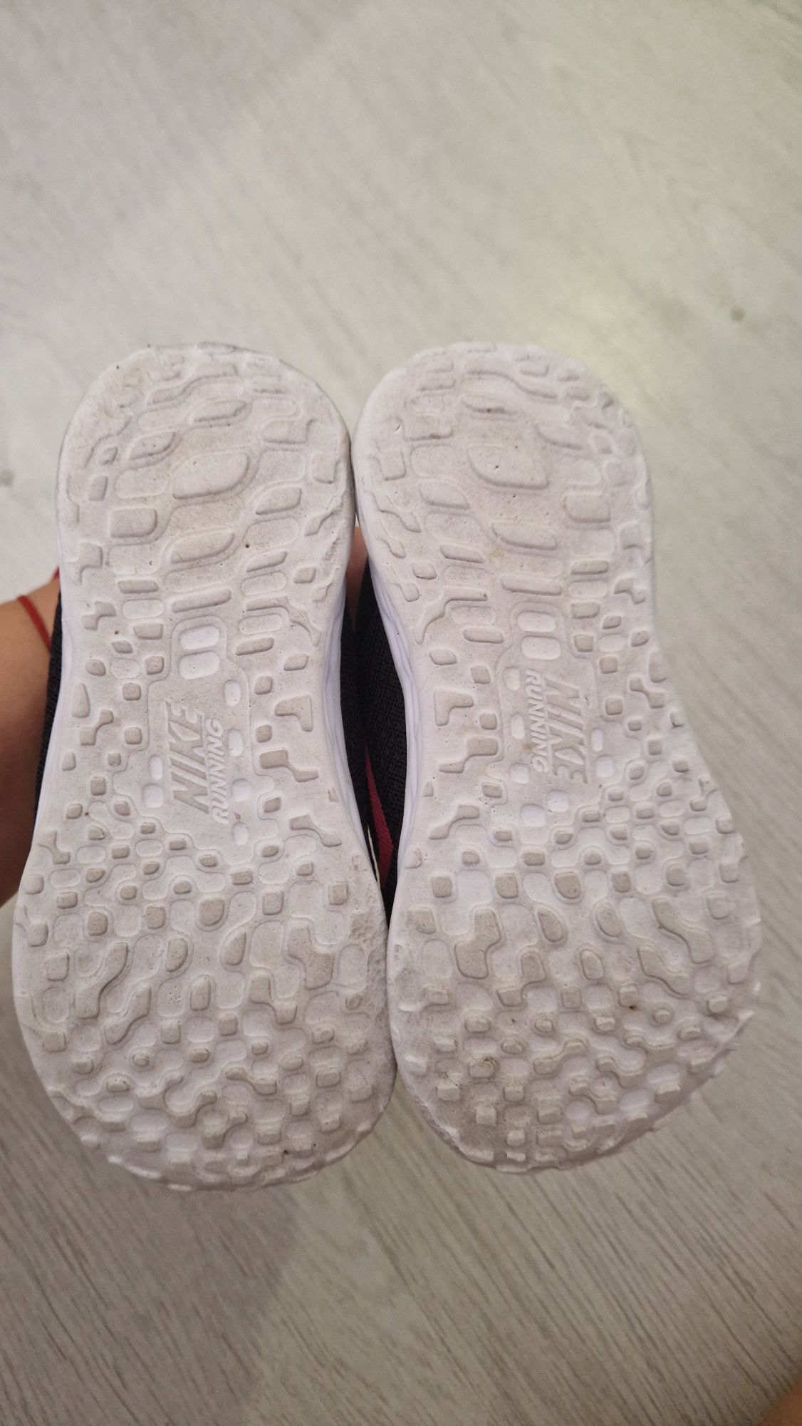 Nike маратонки 27