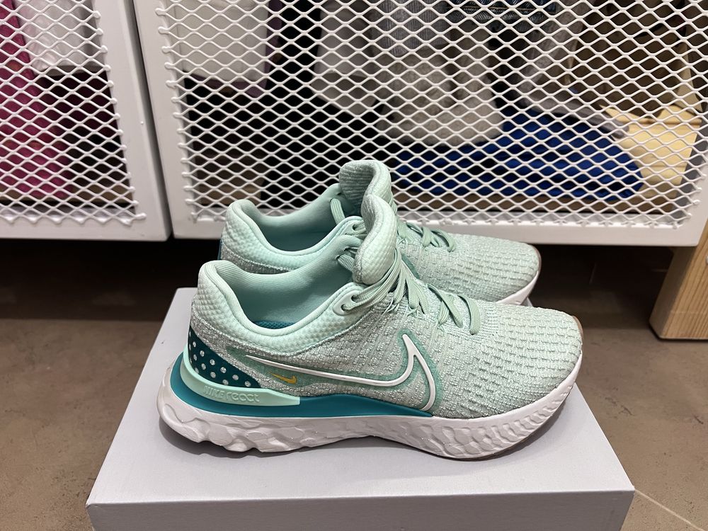 Nike, Обувки React Infinity Run Flyknit 3 за бягане, Бял/Светлозелен