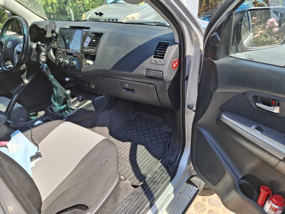 urgent Toyota hilux 2016