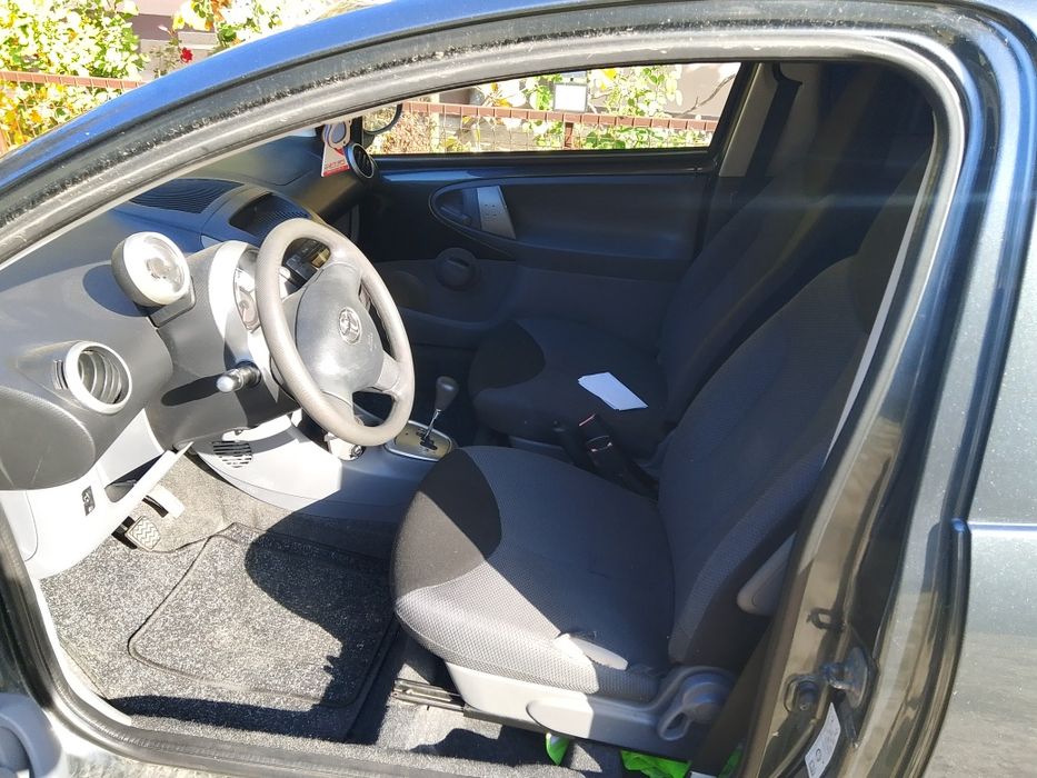 Vând Toyota aygo