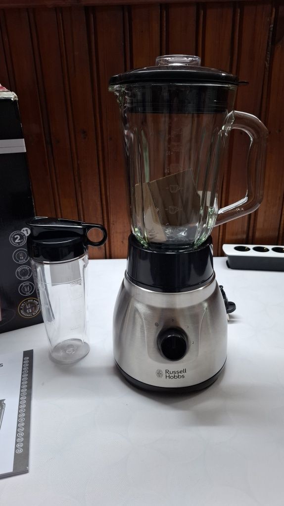 Блендер Russell Hobbs със шейкър 2в1, 1.5 литра, 600 W