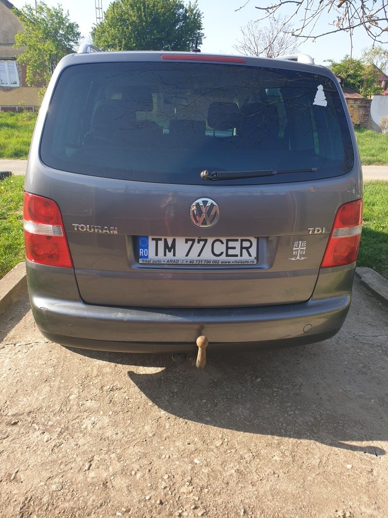 Vând Volkswagen Touran