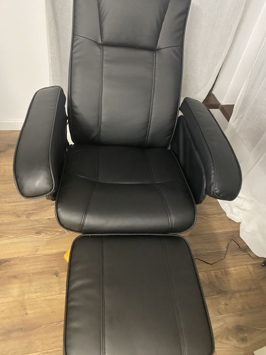 Vand scaun de masaj cu suport de picioare