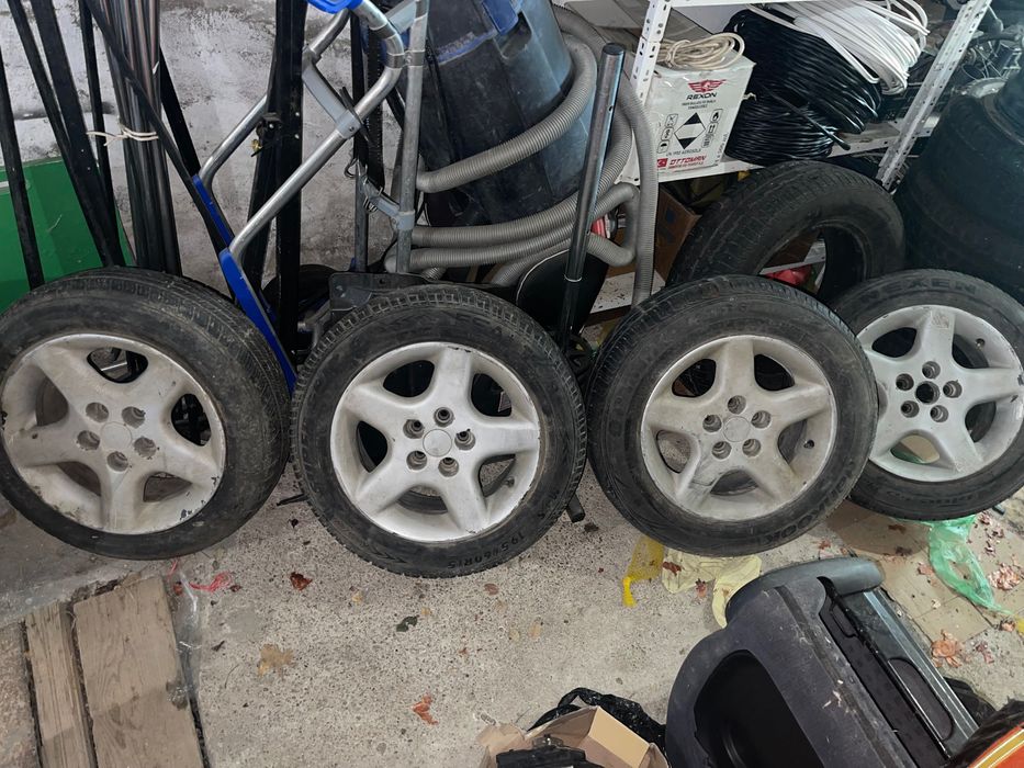 Гуми на едро на изгодна цена. Нямам време да се занимавам с тях