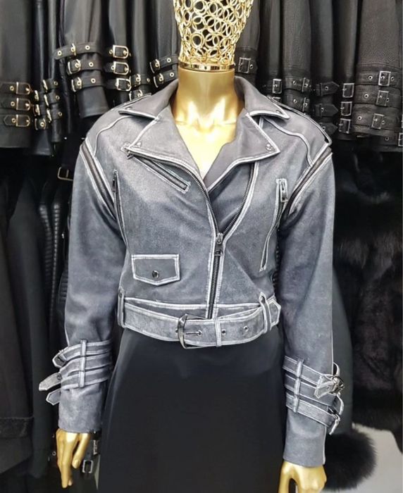 Vand geaca de piele naturala la 700 lei