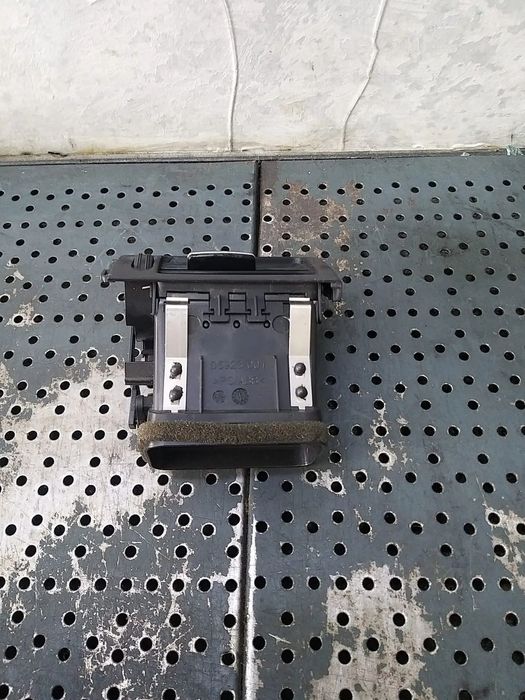 Grila ventilatie bord stanga mercedes c class w204 05923001