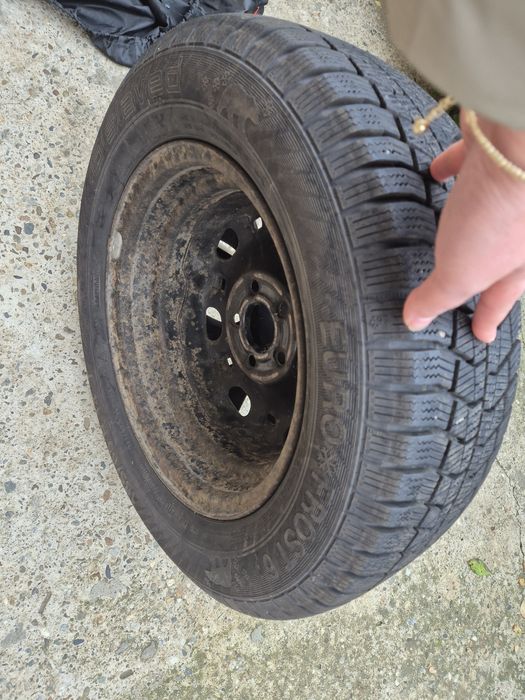 Vând 4 roti de iarnă pt Skoda Fabia ,cauciucuri  folosite o iarnă