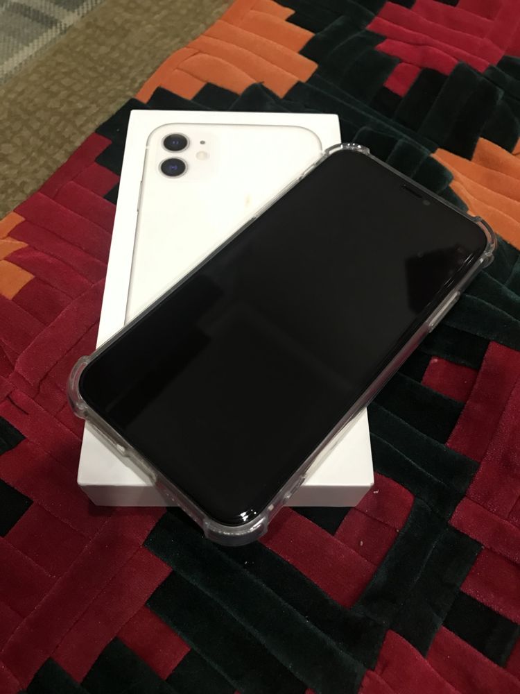 iPhone 11 в хорошем состоянии