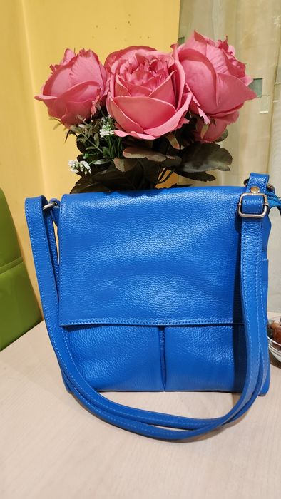 Vând poșetă albastru turqoise din piele