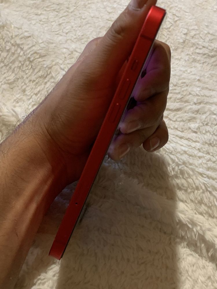 iPhone 14 Plus заключен