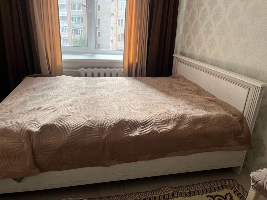 кровать двуспальная