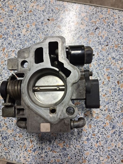 Продам дросельную заслонку в сборе  на приору