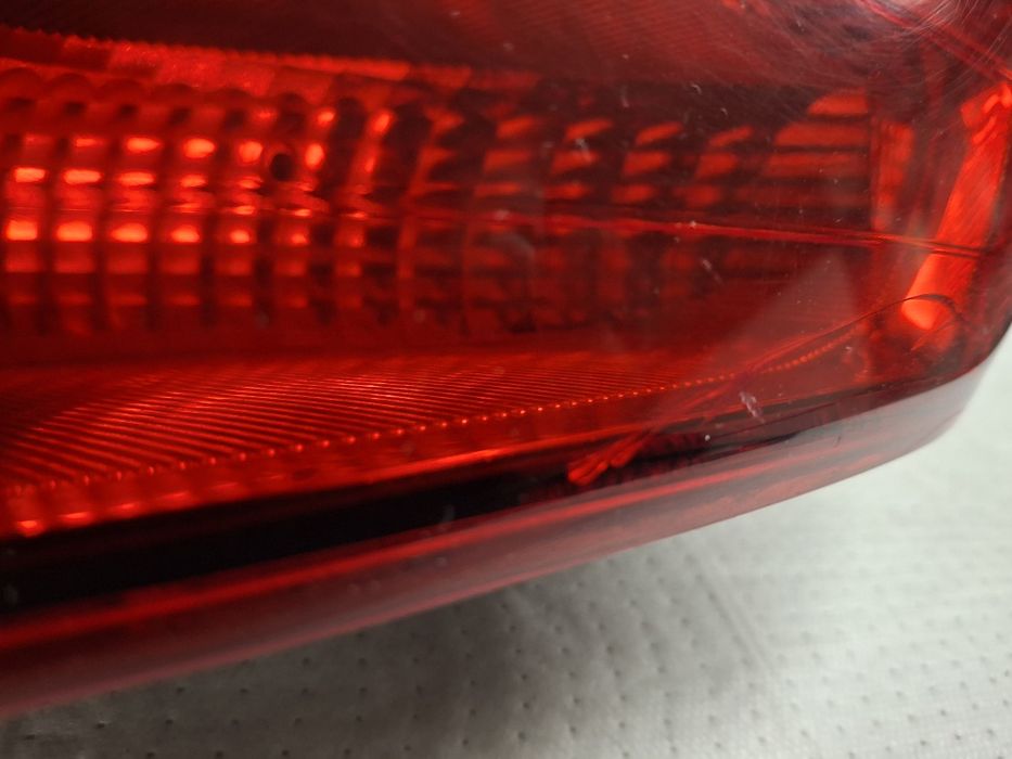 Stop lampa tripla stanga pe aripa Ford focus 2010