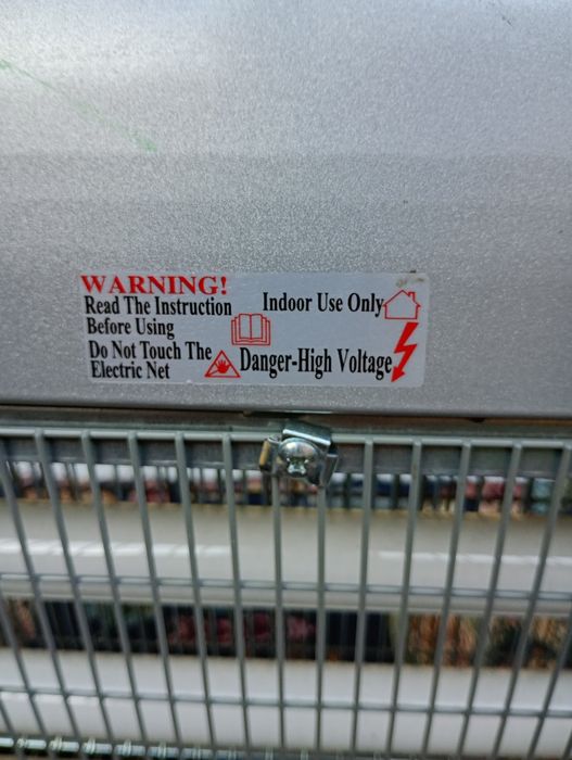 Lampa electrica cu lumina UV anti insecte ( tantari, muste..)
doua sur