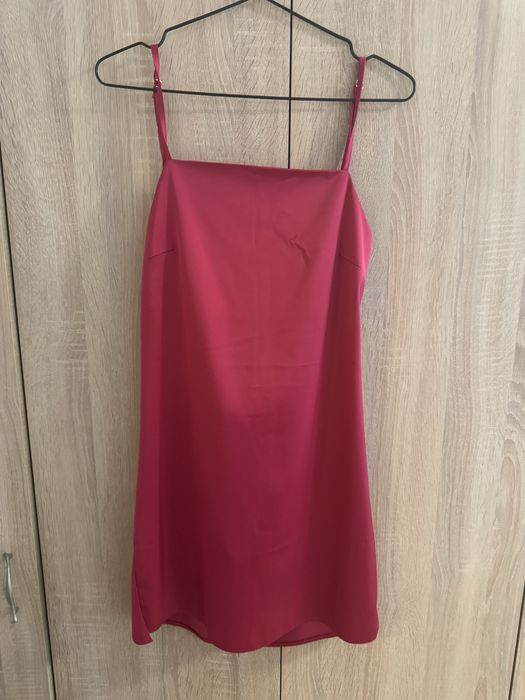 Къса малинова слип рокля