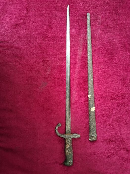 Антиквар килич сотилади