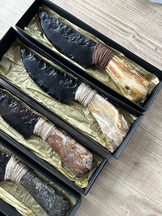 Лот обсидиан ножове с оникс дръжка