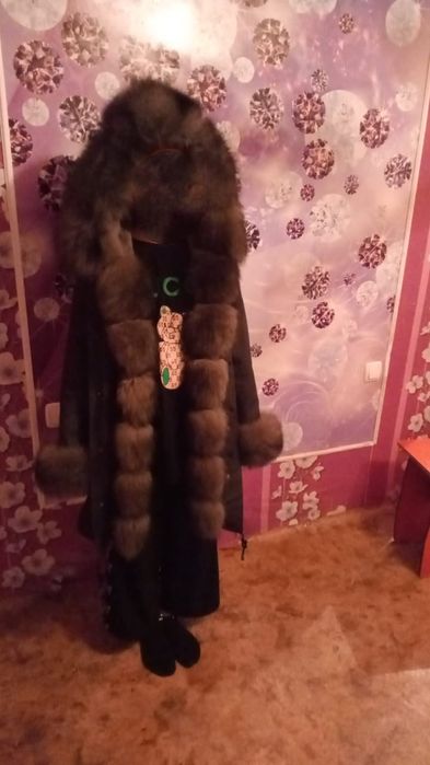 Продам женскую парку натуралка