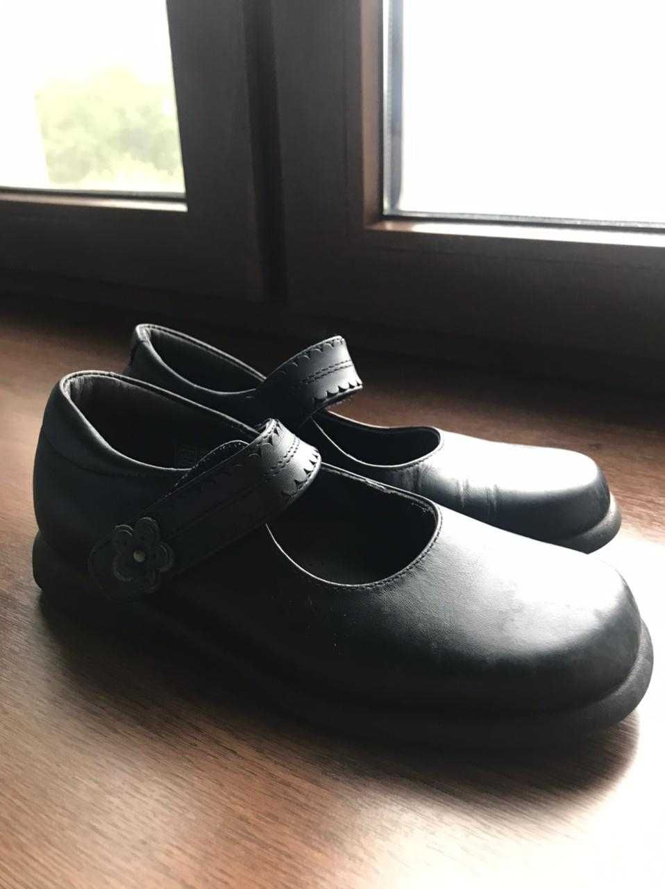 Кожанные туфли для школьниц