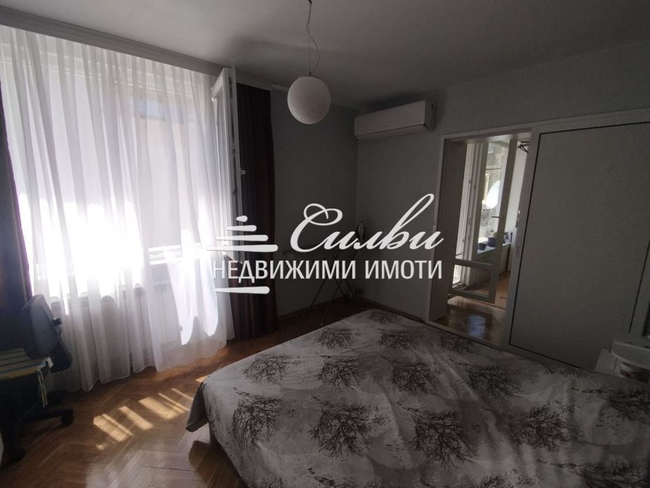 Обзаведен етаж къща -кв. Център