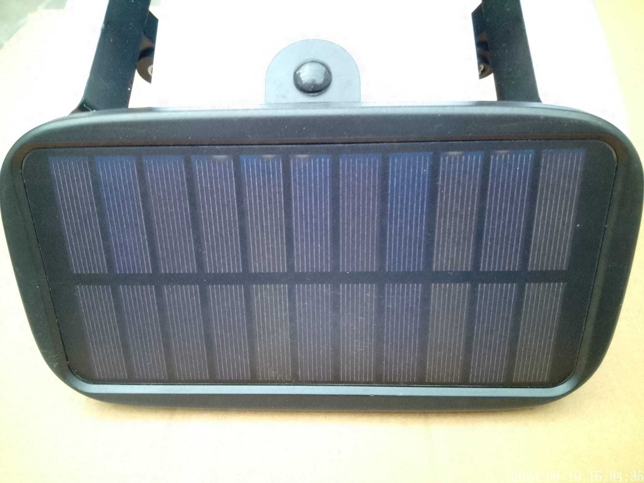 Proiector solar, 800 lumeni, cu senzor de miscare si crepuscular