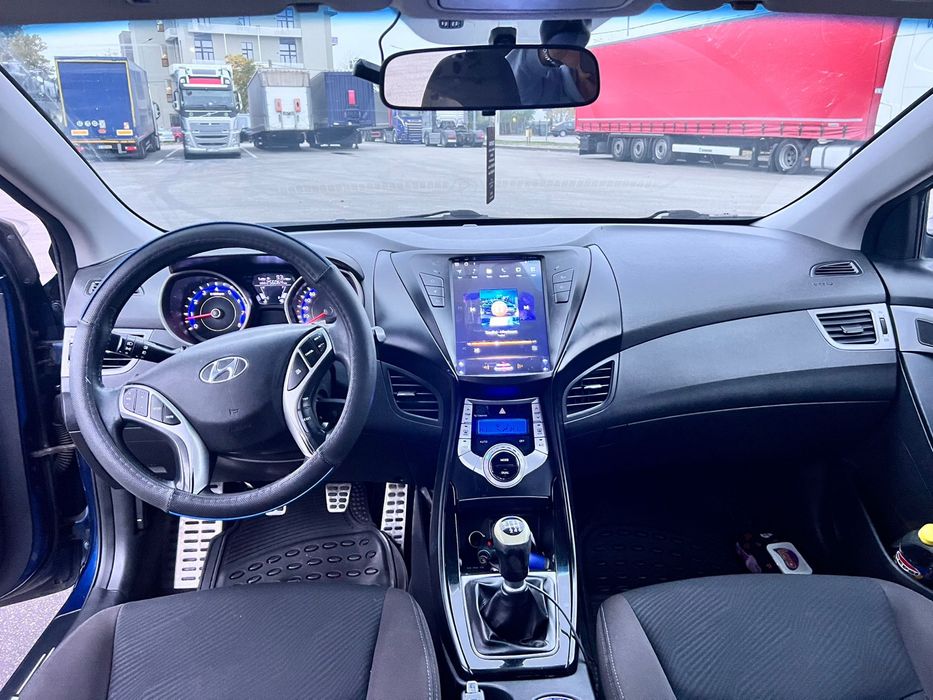 Hyundai elantra 2012 1.6 benzina