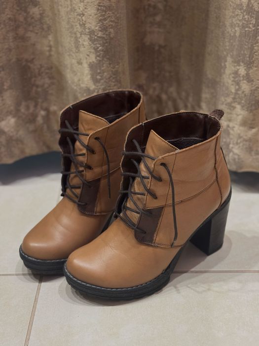 Дамски боти на ток - естествена кожа