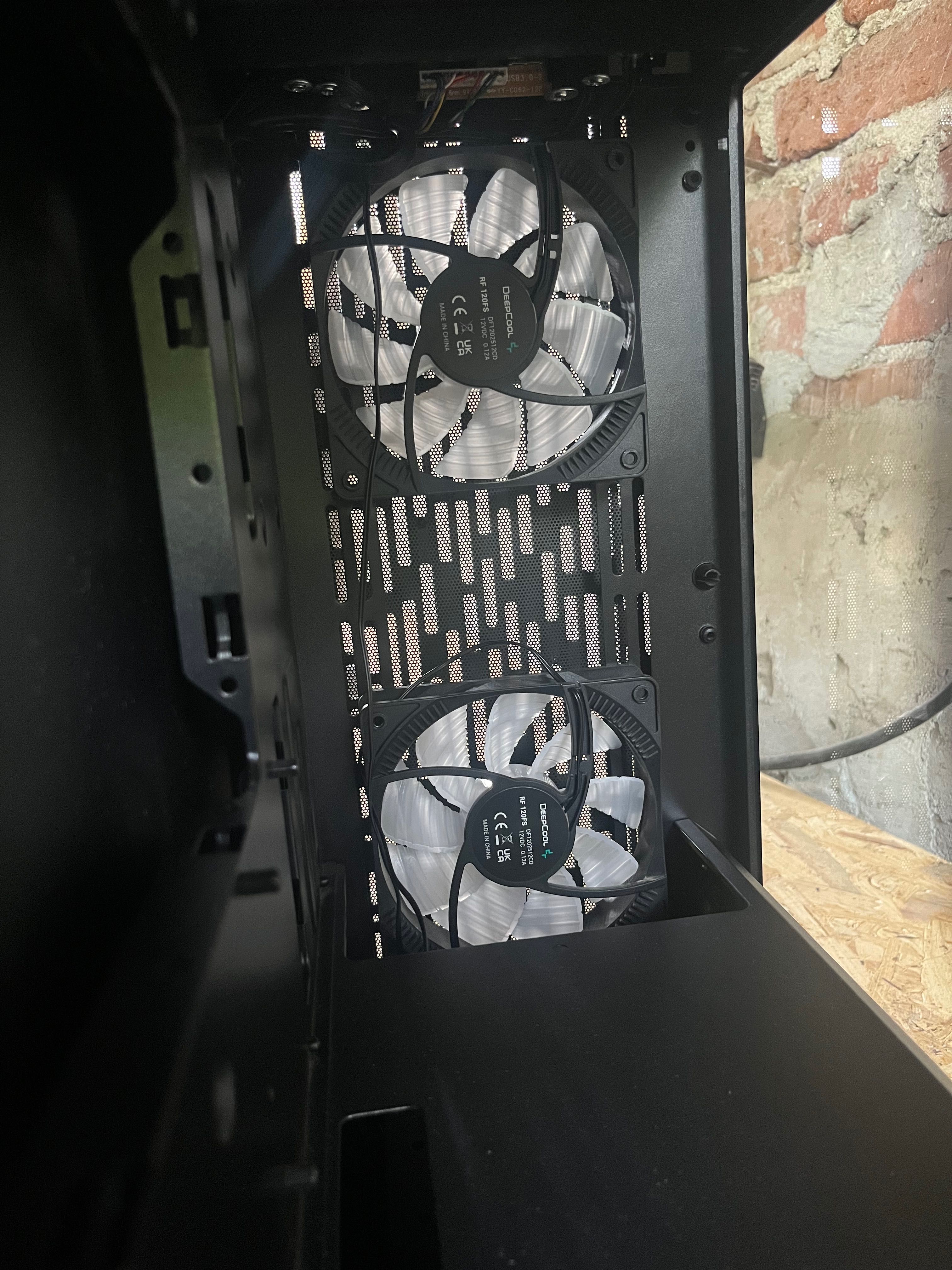 Кутия DeepCool 3x RGB вентилатора, прозорец, топ състояние