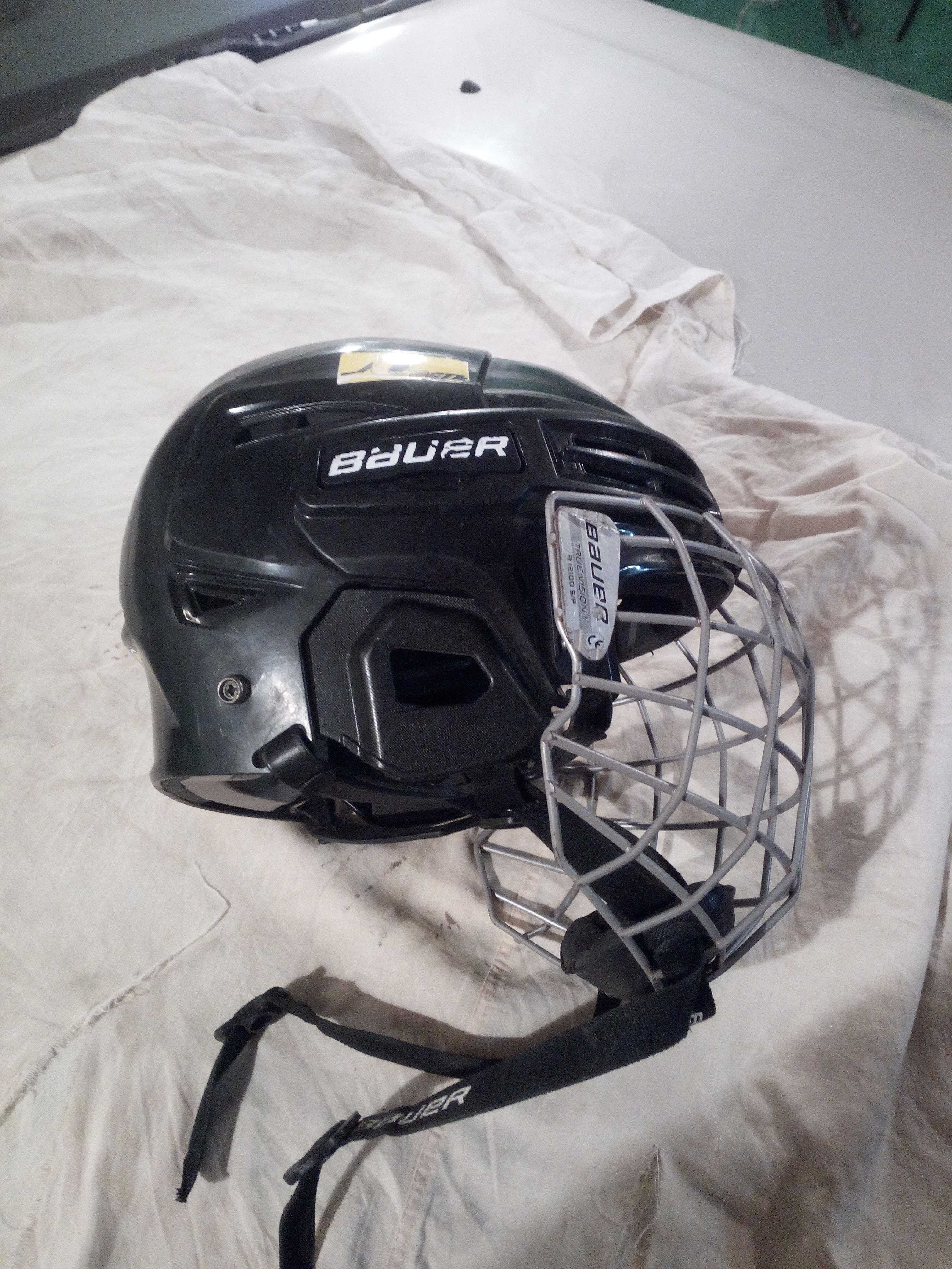 шлем-хоккейный./для занятия спортом/