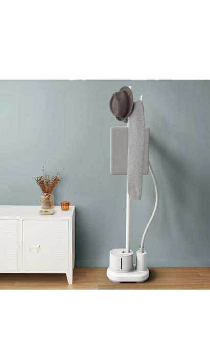 Aparatul de calcat vertical cu abur Tefal