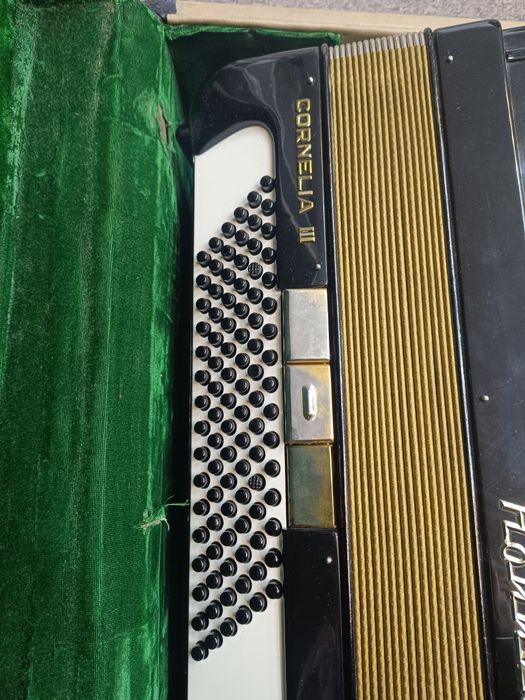 Акордеон  Hohner Cornelia III