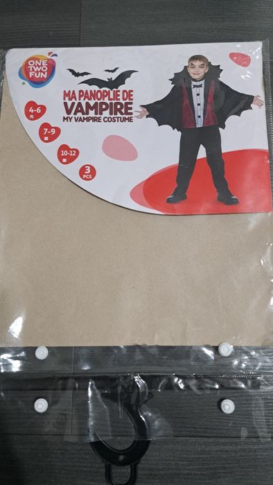 Vând costum copii vampir