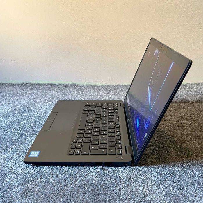 Dell 5300 - 13.3”IPS Touchscreen, 16GB RAM, i5-8265u, 512GB NVMe SSD